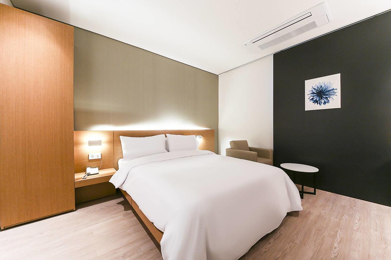 Golden River Hotel Gwangmyeong Екстер'єр фото