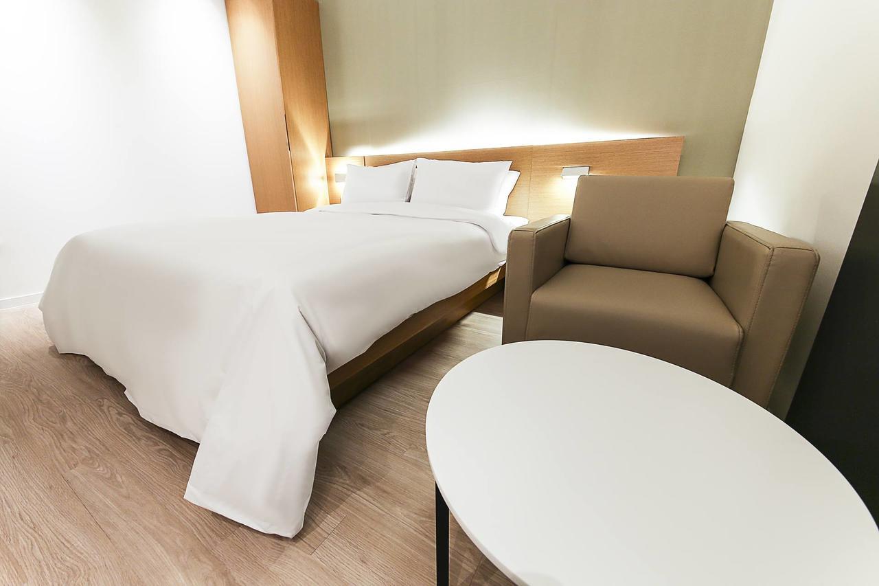 Golden River Hotel Gwangmyeong Екстер'єр фото